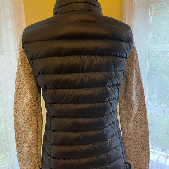 Jacket. Packable - Picture 2 of 4